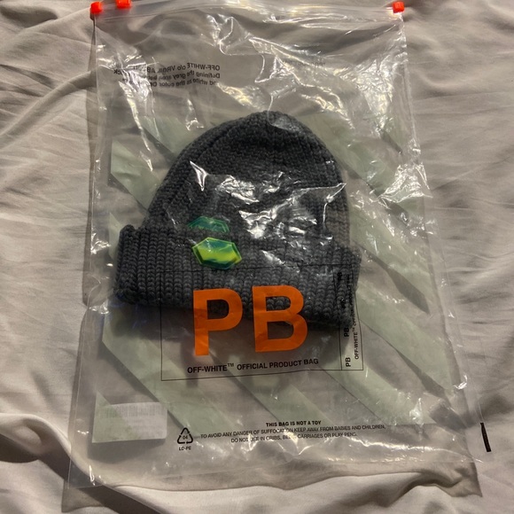 Off-White Beanie - Picture 4 of 4